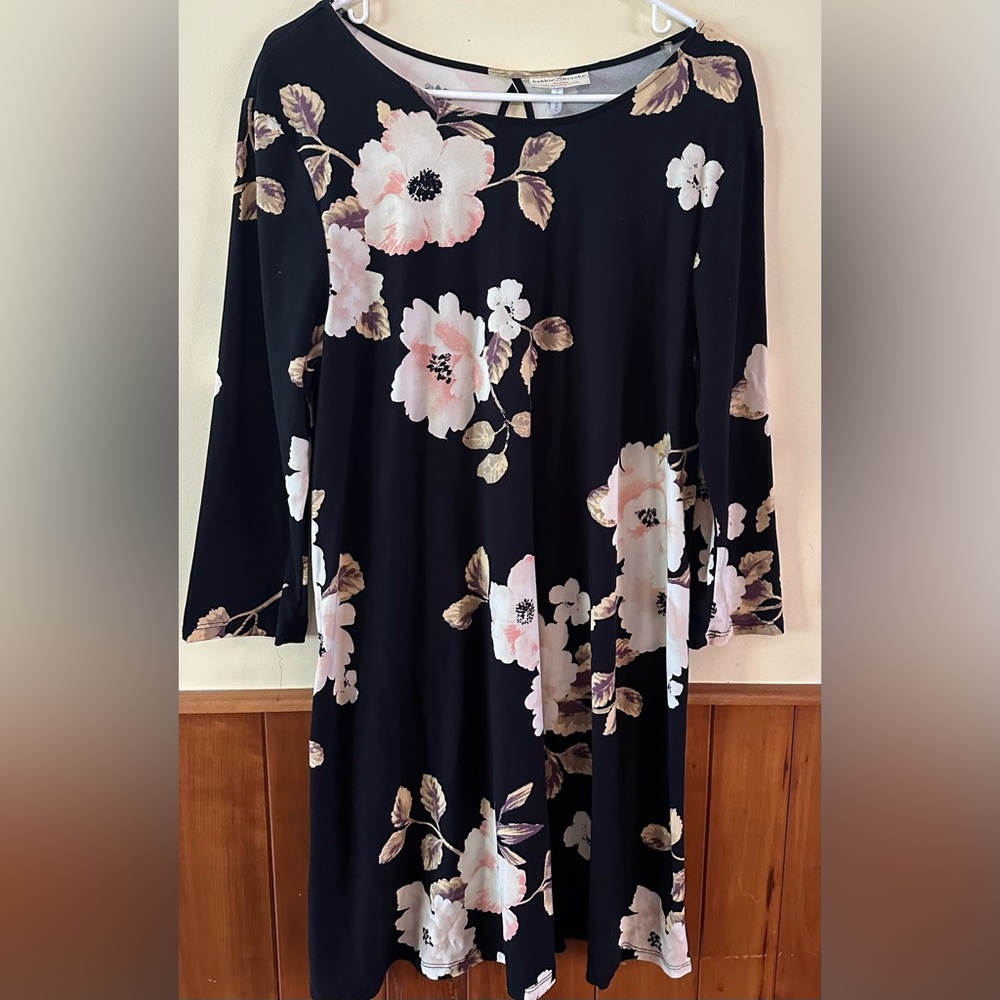 BOBBIE BROOKS size XL navy with floral print 3/4 length sleeved dress.